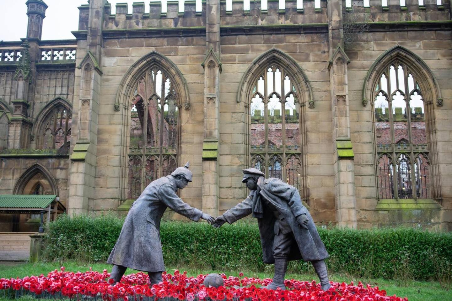Next To Historic Bombed-out Church! Centre Apartment Liverpool