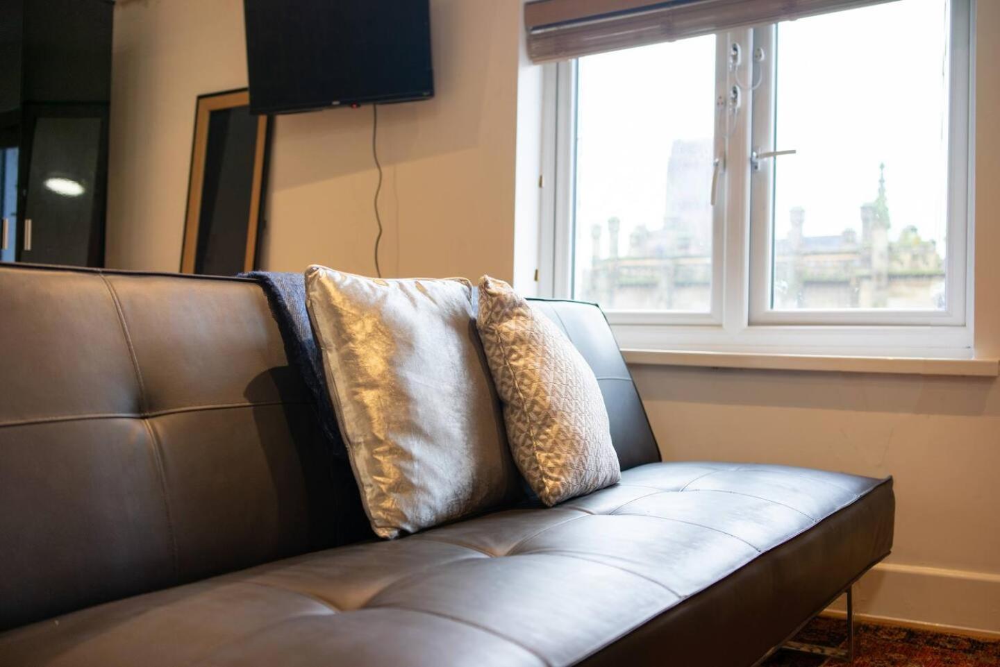 Next To Historic Bombed-out Church! Centre Apartment Liverpool